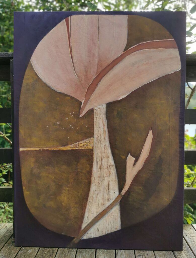 Naturinspiriertes abstraktes Kunstwerk von Graziella Musumeci, ausgestellt in der Natur