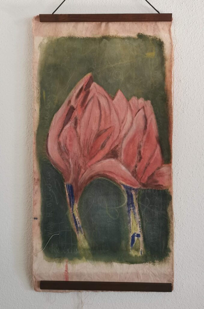 Experimentelle Komposition mit dichten organischen Strukturen, farbintensiv, Holzdruck mit Eitempera auf Leinwandgewebe